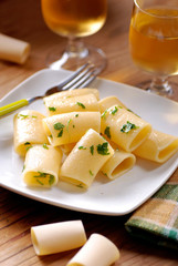 paccheri con olio di oliva e prezzemolo