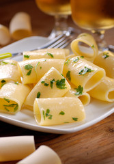 paccheri con olio di oliva e prezzemolo
