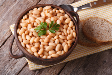 cooked white kidney beans in a bowl closeup horizontal top view