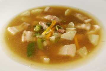 Gemüsesuppe mit Schweinebauch