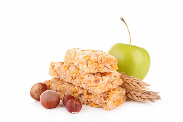 granola bar and apple