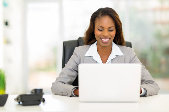 afro american businesswoman using laptop computer