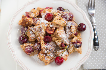 Kaiserschmarrn mit gemischten Früchten