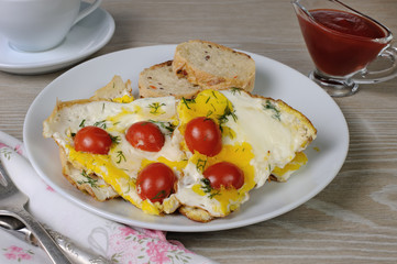 Scrambled eggs with tomatoes