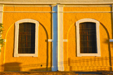 La fábrica de Artillería de Sevilla con sol del atardecer