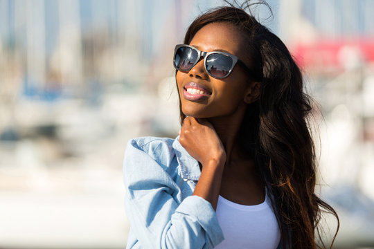 young african woman wearing sunglasses
