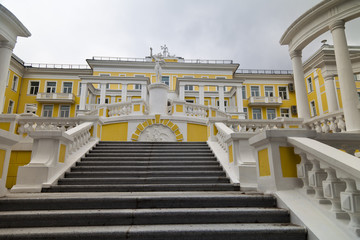 Fototapeta premium Staircase to the castle
