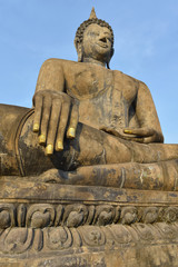 Fototapeta premium Estatua de Buda en el parque histórico de Sukhothai, Tailandia