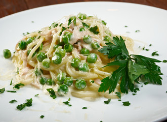 vermicelli with green peas