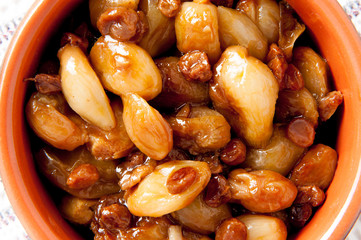 Cipolline glassate in agrodolce nel coccio