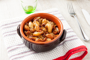 Cipolline glassate in agrodolce nel coccio