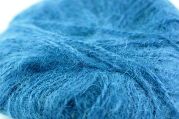 Gomitolo di lana blu soffice