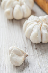 Bulbi di aglio bianco