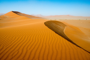 Ascension de Crazy Dune en Namibie