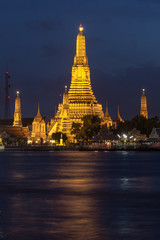 Fototapeta premium Wat Arun Temple in twilight.