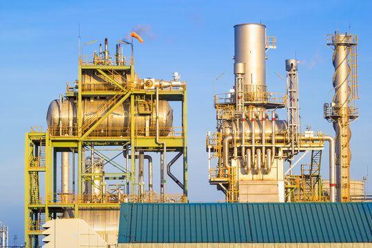 Deaerator heat exchanger or boiler feedwater for thermal power plant. Industrial tank and feed pump for chemical treatment, control system, calculation of temperature, steam pressure and water level.