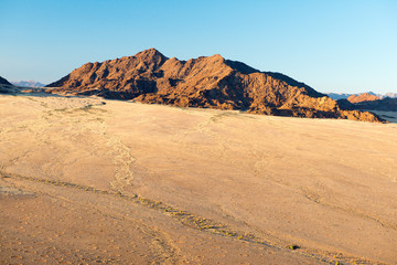 Fototapeta na wymiar Coucher de soleil sur la dune Elim en Namibie