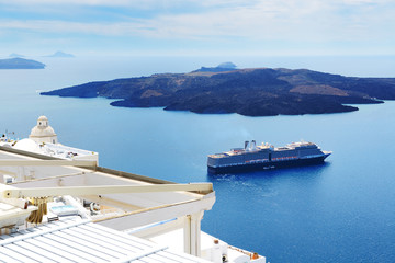 The view on Aegean sea and cruise ship, Santorini island, Greece - obrazy, fototapety, plakaty