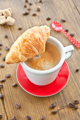 Kaffee und Croissant