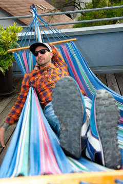 man is rasting in the hammock