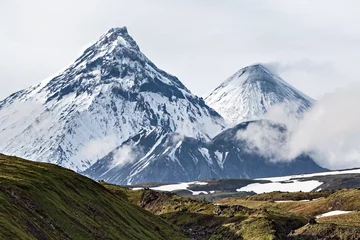 Cercles muraux Volcan Paysage de montagne, volcans : Kamen, Kliuchevskoi, Bezymianny