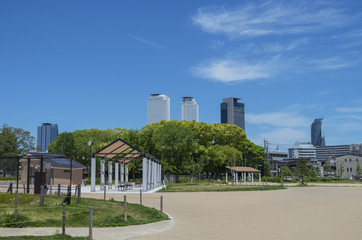 米野公園と名駅高層ビル群