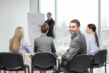 Obraz premium businessman with team in office