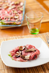 Carpaccio di carne rossa con funghi porcini