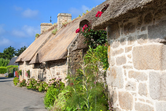 Chaumi&egrave;res bretonnes au village de Kercanic, Finist&egrave;re, Bretagne
