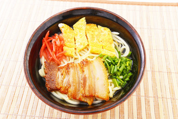 おいしそうな沖縄そば