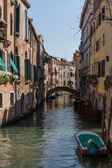 Fototapeta na wymiar Wasserkanal in Venedig