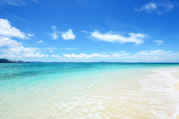 エメラルドグリーンの美しい海