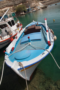 Barca ormeggiata al porto