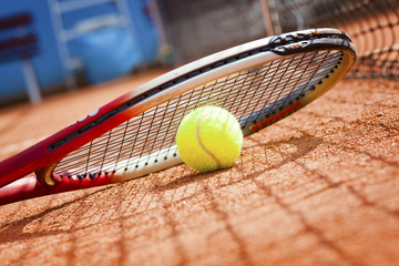 tennis racket and ball on the tennis court 