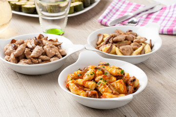 Trittico di gnocchi di patate e castagne  conditi ai funghi