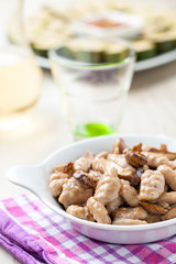 Gnocchi di castagne preparati in casa  con funghi porcini