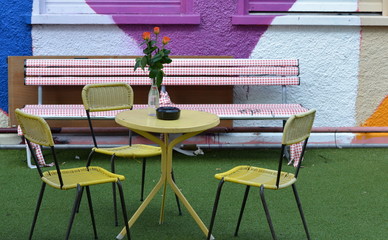 table , banc  et chaises...design alternatif