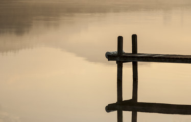 Bootssteg bei Sonnenaufgang