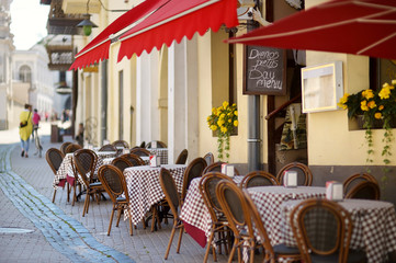 Beautiful outdoor restaurant in Vilnius - obrazy, fototapety, plakaty