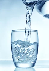 Abwaschbare Fototapete Wasser Wasserglas