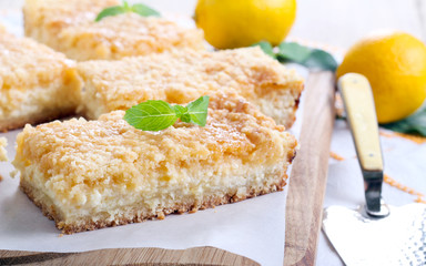 Lemon cheesecake bars