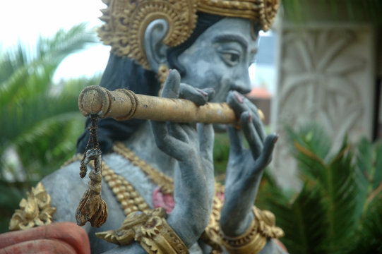 balinese statue
