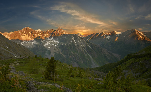 Rasvet in the mountains