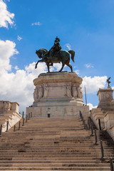 Obraz premium Reiterstatue vor dem Vittoriano in Rom