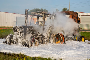 Traktor-Brand (Löschschaum)