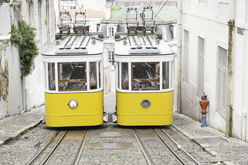 Fototapeta na wymiar Old Lisbon tram