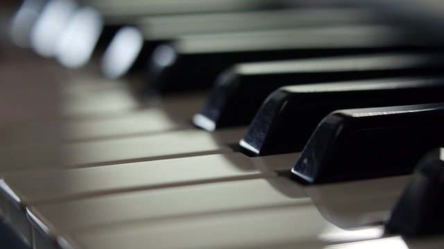 Piano keyboard shooting Dolly