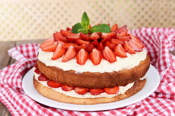 Delicious biscuit cake with strawberries