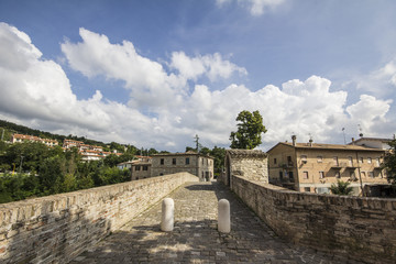 Fototapeta na wymiar Ponte medievale