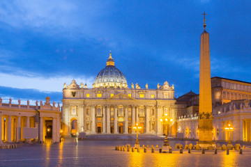 Naklejka premium Bazylika św. Piotra w Watykanie w nocy